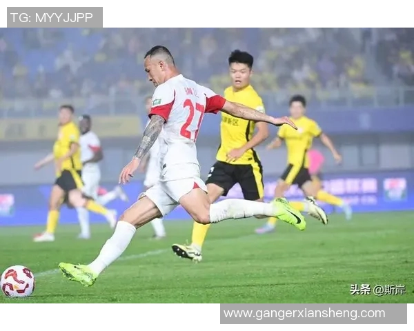 中超足球明星颠球热身挑战展现技术风采球场魅力全开